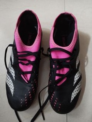 Adidas Predator 足球鞋