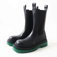 全新未使用。原價：¥192,500。義大利製造。 Bottega Veneta 女士皮革側邊鬆緊切爾西靴，黑色和綠色，39碼。附鞋盒和收納袋。