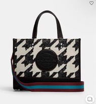 新上市Coach Dempsey Carryall With Houndstooth Print And Patch