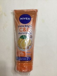 現貨 Nivea extra bright c& e vitamin lotion 保濕美白防曬 cream vitamin C  維他命 320 mL