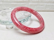 高貨薔薇輝石“玫瑰石”櫻花雨手鐲💗💘💗💘62.3×10×9mm55.3g＄900❌360  適合61-63圈口色澤渾然飽滿 乾淨無黑顏色亮麗奪目😍😍😍薔薇輝石代表勝利、希望、友情、親情、愛情，有調和親