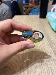 （全新購自東京迪士尼）反斗奇兵（Toy Story)巴斯光年襟章