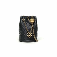 CHANEL 22SS抽繩水桶包12黑色羊皮晶片開金扣金球調節扣肩帶肩背包