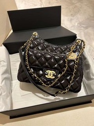 全新 23b Chanel 漆皮黑金 hobo bag