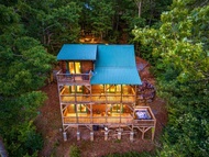 Cabin On 8-Private Acres, Hot Tub, Game Room, Views