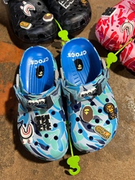 Crocs Classic ฺBAPE แบบมาไหม่  รองเท้ามาพร้อมตัวติดเหมือนในรูป M4---M11 รองเท้าหัวโต กำลังฮิต ราคาถู
