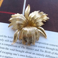 Vintage Jewelry 西洋古董飾品 MONET 立體 金色調 鳶尾花 別針