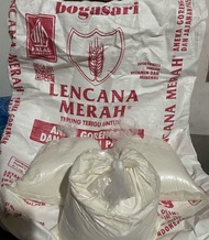 Tepung terigu murah lencana merah repack 1 kg / tepung terigu curah lencana merah