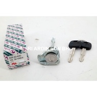 Toyota Wish ZGE20 '09-'16 Door Lock with Key | OE Part Number : 69052-0M020 / 69051-0M020