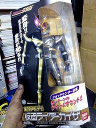 BANDAI）推出的假面騎士555「超發光 12 吋 假面騎士 凱撒（KAIXA）