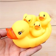 Sounding plastic duck toy / Rubber bath duck toy / child's mother's duck toy for bathing