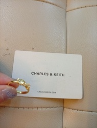 Charles & keith 貝殼珍珠閃石 金色戒指，冇盒 盒已掉 冇甩色 包平郵 size L