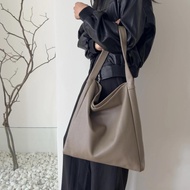 BUCKS AND LEATHER, CARPET SHOULDER BAG, POBL136 (KPBL136)