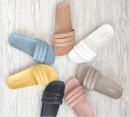 Summer Cloud bliss Slipper para sa Kanya