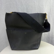 Celine sangle bucket 牛皮革桶包