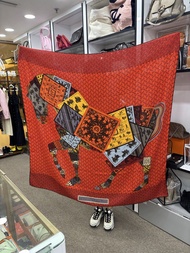 🎀Hermes Silk A Cheval Sur Mon Carre Scarf 140*140 Unused 愛馬仕 140*140絲巾！絕版的撲克馬！！閒置