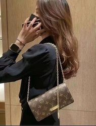 LV lily woc 手袋