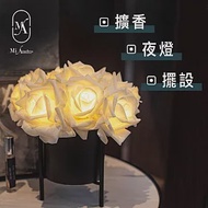 【愛莯】10朵玫瑰花LED夜燈經典黑陶瓷花盆系列(附贈USB充電插頭) 10朵象牙白玫瑰花