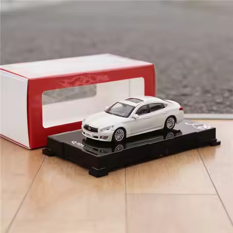 1:64 Infinitis Q70 Coupe Alloy Luxy Car Model Diecasts Metal Vehicles Car Model Miniature Scale Simu