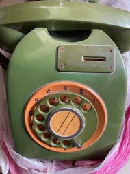 老投幣式電話機完好無缺