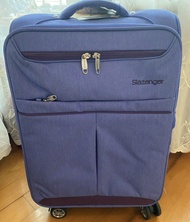 超級優惠《只限一個》   名廠 英國品牌 Slazenger  布料 紫色 purple   20.5x14.5x9 寸 inch   行李箱行李喼旅行箱旅行 360 wheels  TSA Lock