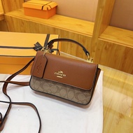 Coach Casual Fashion Classy All-Match Messenger Bag Simple All-Match Handbag Shoulder Portable Small Square Bag Size 26 * 13 * 6cm SY