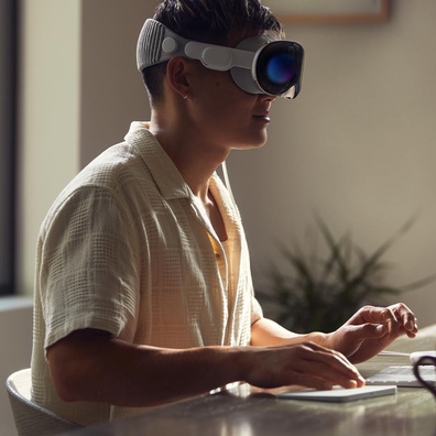 Apple Vision Pro ユーザー、3,499ドルのヘッドセットの快適性問題と限られた使用例に後悔の念