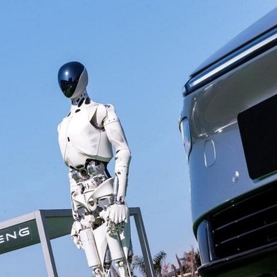 Robot IRON Xpeng Mengejutkan dengan Kelicinan Seperti Manusia, Sasaran Pengeluaran Massa 2026 Ditetapkan