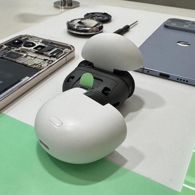 Google Pixel Buds 2a Ra Mắt Với Tính Năng Khử Tiếng Ồn Chủ Động và Pin Có Thể Thay Thế
