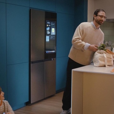 Peti Sejuk Pintar Samsung Kini Paparkan Iklan pada Model $1,800+ USD, Mencetuskan Bantahan Pengguna