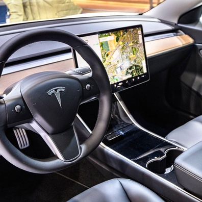 Tesla Bawa Balik Batang Isyarat Belok untuk Model 3 Selepas Bantahan Pelanggan