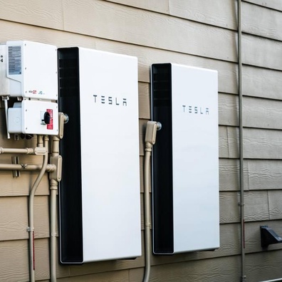 Perniagaan Penyimpanan Tenaga Tesla Menghadapi Kemerosotan Ketika Kerosakan Jenama Merebak Merentasi Barisan Produk
