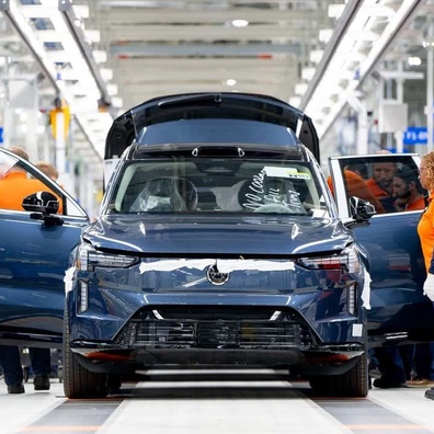 การทดลอง Software-Defined Vehicle ของ Volvo ล้มเหลว: การเปลี่ยนคอมพิวเตอร์ EX90 จุดประกายการถdebateในอุตสาหกรรม