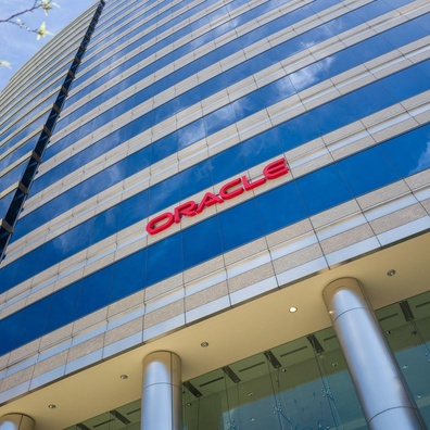 Cổ phiếu Oracle tăng vọt 32% nhờ dự báo doanh thu khổng lồ từ AI Cloud đạt 144 tỷ đô la Mỹ vào năm 2030