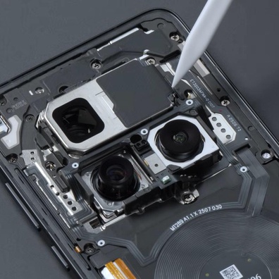 Pembongkaran Vivo X200 Ultra Mengungkap Sensor Kamera Besar di Balik Desain Tebal