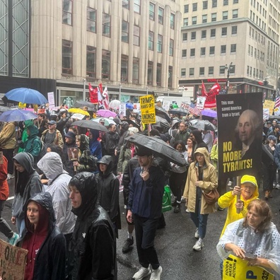 Penangkapan Comptroller NYC oleh Ejen Persekutuan Bertopeng di Mahkamah Imigresen Mencetuskan Perdebatan Krisis Perlembagaan
