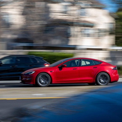 Tesla Menghadapi Persidangan Juri Langka Terkait Kecelakaan Fatal Autopilot yang Menewaskan Mahasiswi Pengamat Bintang