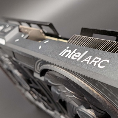 NVIDIA RTX 5090 榮膺最佳高階顯示卡 儘管在缺乏完整 PCIe 頻寬下效能損失25%