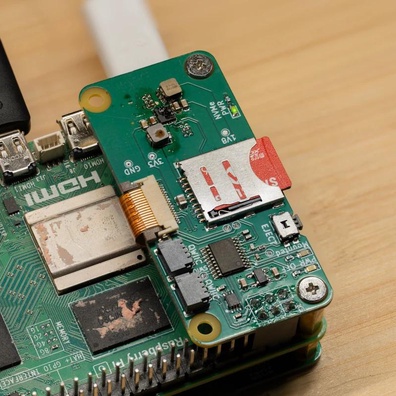 Raspberry Pi 5 面臨迷你電腦日益激烈的競爭，社群質疑其價值主張
