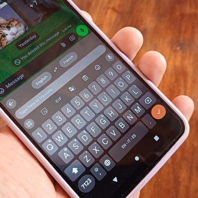 Gboard Dapatkan Dua Pembaruan Utama: GIF Tren dan Masukan Simbol Lebih Cepat