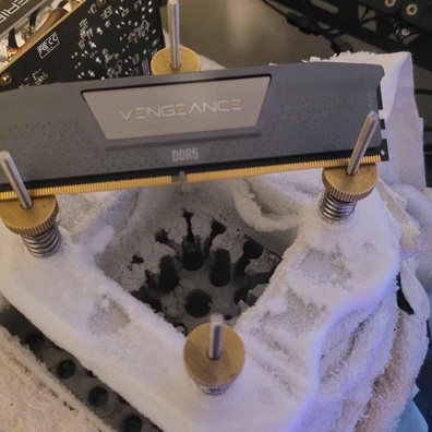 Memori DDR5 CORSAIR Mencapai Rekod Dunia Baharu pada 12,886 MT/s dalam Pencapaian Overclocking Melampau