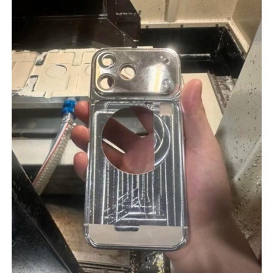 iPhone 17 Pro được đồn đại sẽ có thiết kế ăng-ten cách mạng xung quanh cụm camera