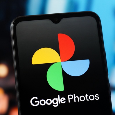 Google Photos が AI 搭載の「Video Remix」を発表、シネマティックな再照明や背景差し替えでクリップを瞬時に変換