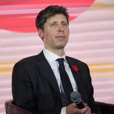 CEO OpenAI Sam Altman Ungkap Bagaimana AI Membentuk Pola Asuhnya dan Merespons Upaya Meta Merebut Talenta dengan Tawaran 100 Juta Dolar AS