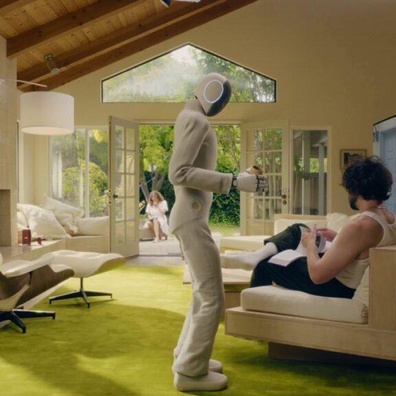 1X บริษัทที่ได้รับการสนับสนุนจาก OpenAI เปิดตัวหุ่นยนต์ Neo ราคา 20,000 ดอลลาร์สหรัฐ ที่เรียนรู้งานบ้านได้ — โดยมีมนุษย์คอยดูอยู่