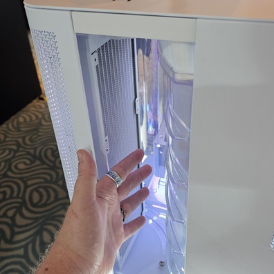 Corsair Memperkenalkan Casing PC Air 5400 Revolusioner dengan Reka Bentuk Penyejukan Tiga Ruang