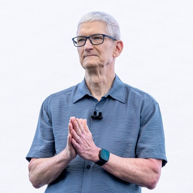 Apple 人工智慧策略遭受質疑,關鍵高層離職且股價表現不如大盤