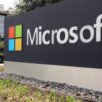 Presiden Microsoft Mengadakan Sidang Akhbar Kecemasan Selepas Penunjuk Perasaan Menyerbu Pejabat Berhubung Kontrak Azure-Israel