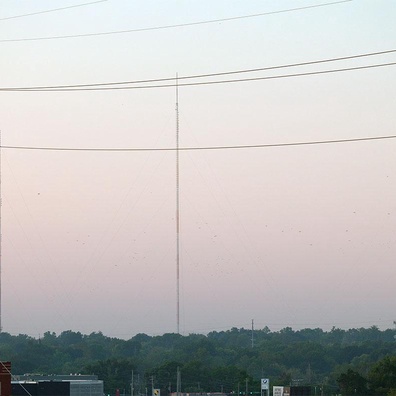 Công Nghệ Ẩn Sau Đèn Tháp: Từ Điện Ba Pha Đến Đồng Bộ Hóa GPS