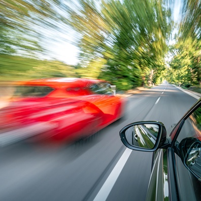 Mod Pemanduan "Mad Max" Tesla Cecus Scrutini Pengawal Selia dan Debat Komuniti